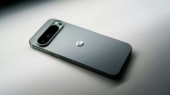 A Tale of Two Pixels: Navigating Google’s Masterclass in Smartphone Tiers